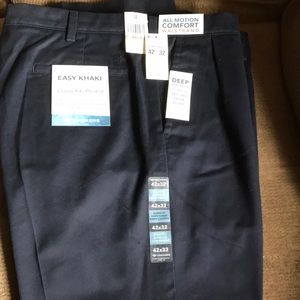 NWT Dockers Men’s khakis 42x32 navy